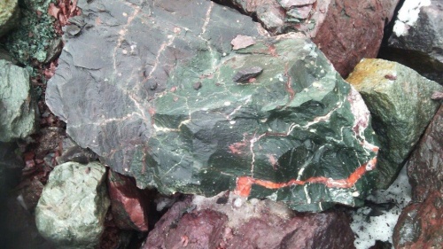 Гигантские зелёные валуны для ландшафтного дизайна весом более 5 тонн купить в Луховицах