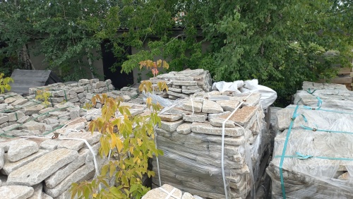 Плитняк галтованный гранитный для ландшафтного дизайна купить в Луховицах