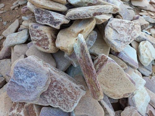 Златолит жёлтый, жёлто-зелёный глыбки и валуны для ланшафтного дизайна купить в Луховицах