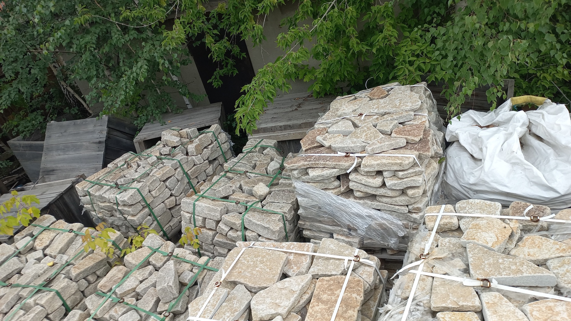 Плитняк гранитный галтованный купить в Луховицах