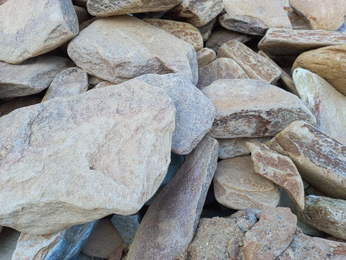 Златолит жёлтый, жёлто-зелёный глыбки и валуны для ланшафтного дизайна купить в Луховицах