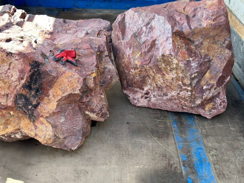 Ландшафтные глыбы красно-фиолетовые 200-1000 килограмм купить в Луховицах