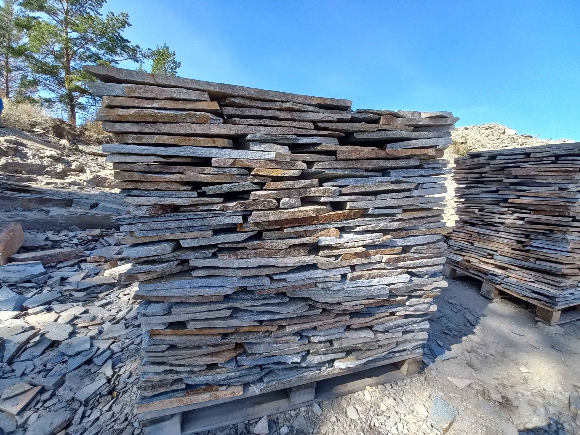 Плитняк златолит серебристый для фасада купить в Луховицах