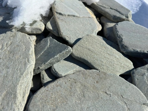 Плитняк златолит зелёный галтованный для цоколя купить в Луховицах