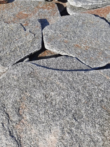 Златолит серебристый галтованный для лестниц купить в Луховицах