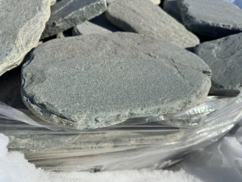 Плитняк златолит зелёный галтованный для мощения на бетон купить в Луховицах